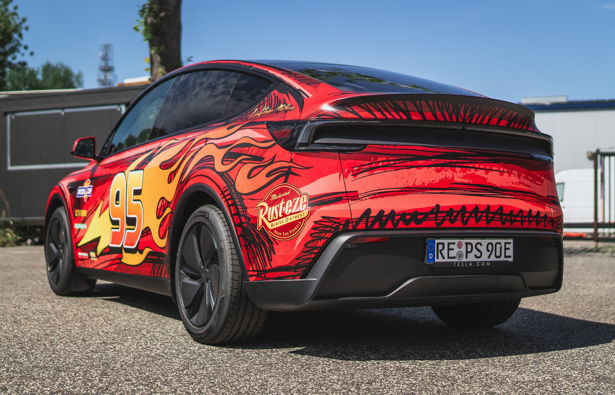 Lightning McQueen Tesla — Bild 3