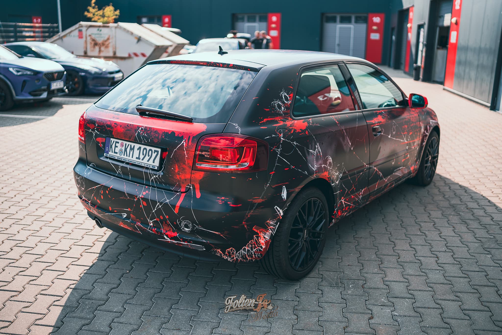 Bloody broken glass Audi — Bild 4
