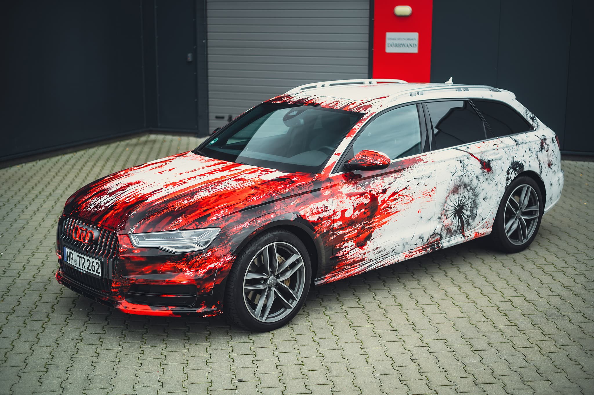 Bloody dandelions Audi — Bild 2