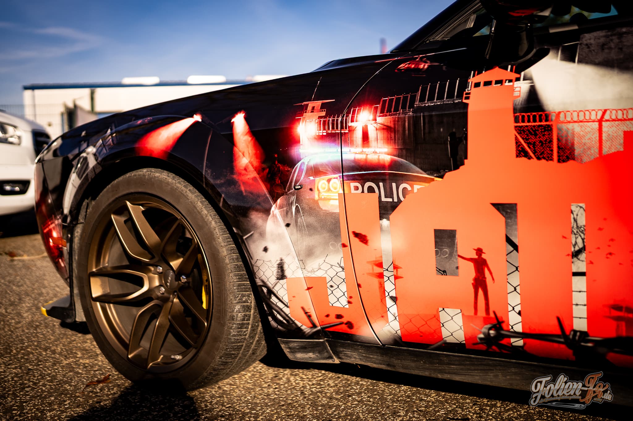 Dodge Challenger SRT Hellcat im Jailbreak Design — Bild 4
