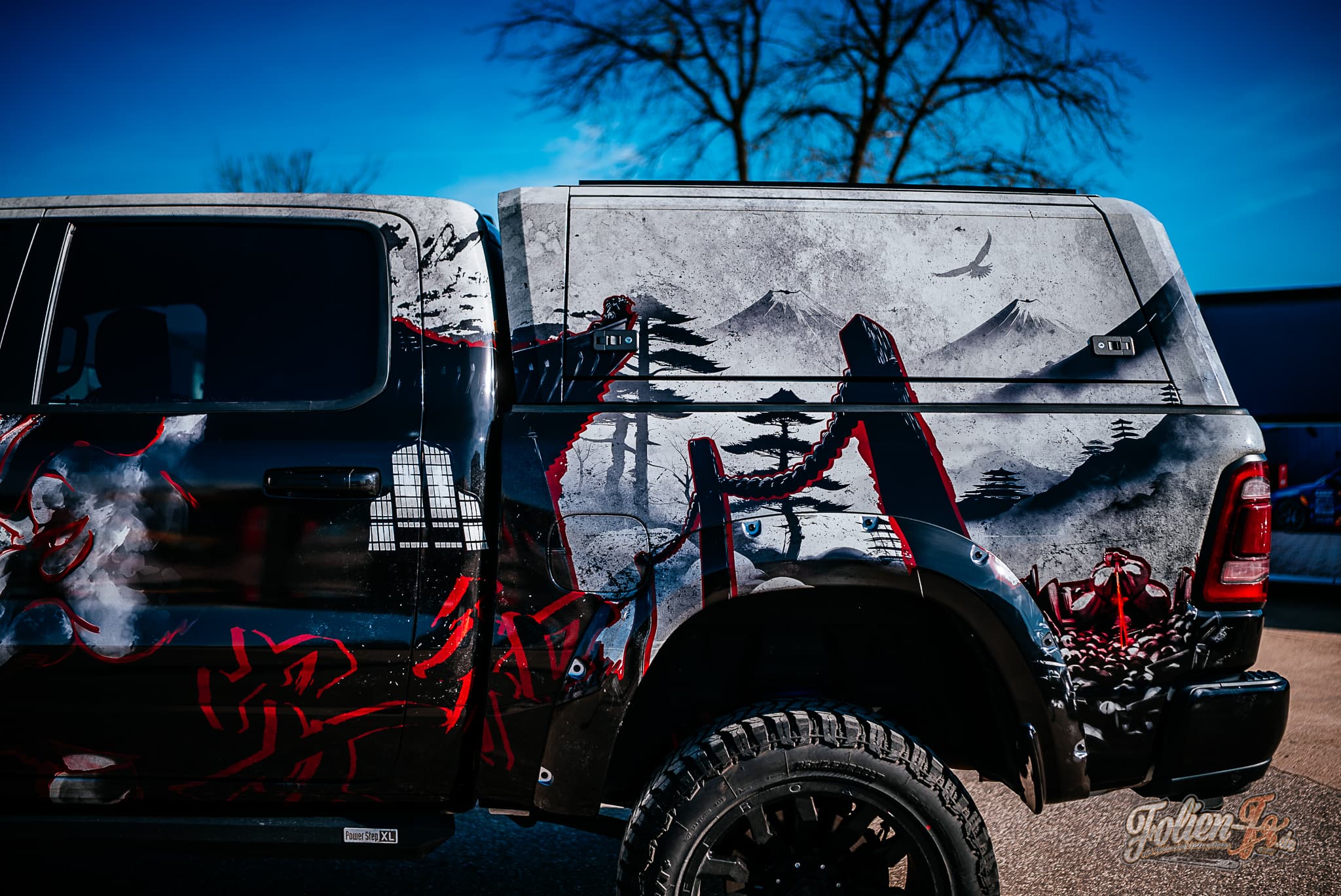 Dodge RAM im Two-Face-Buddha-Design — Bild 3