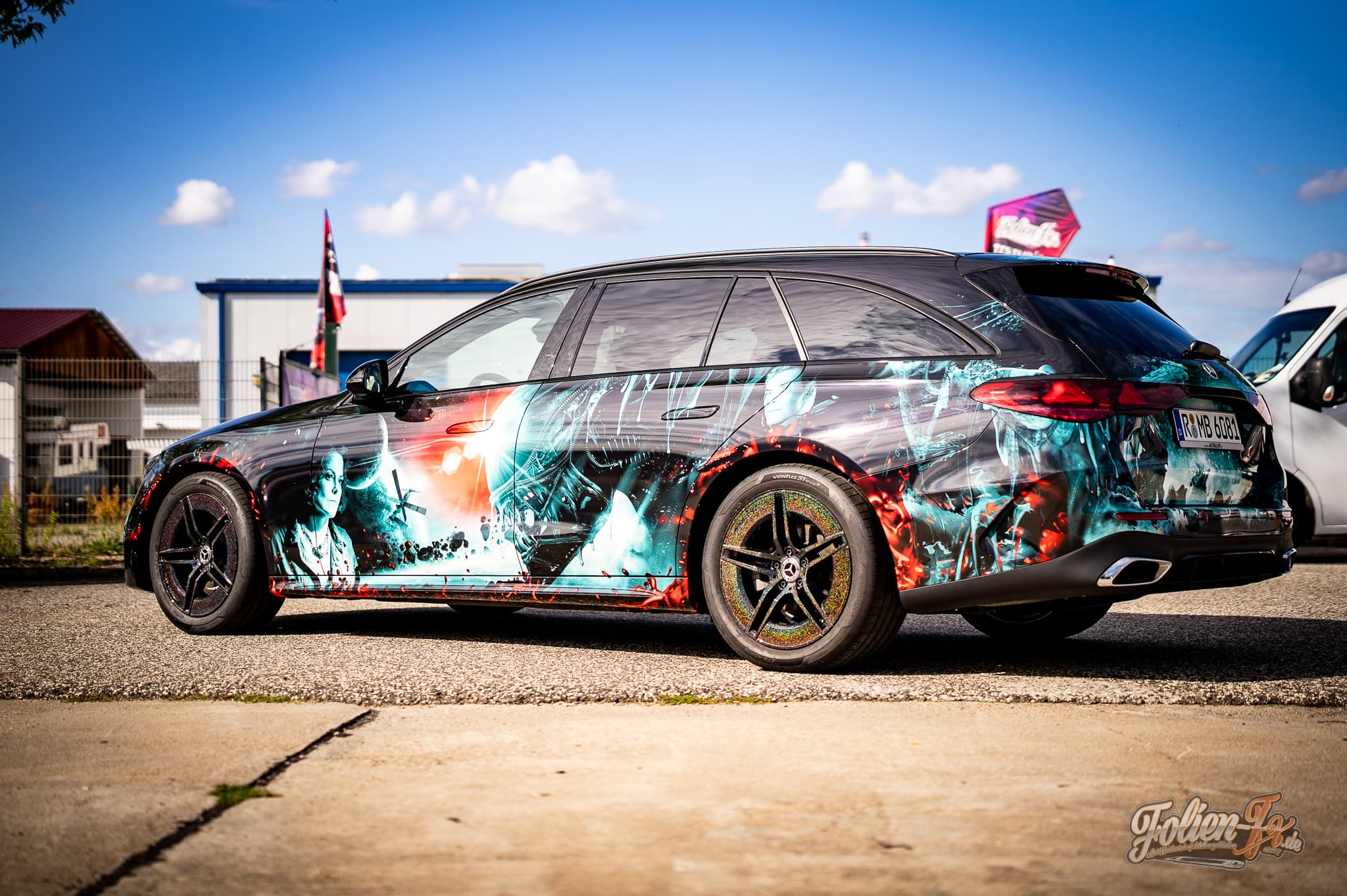 Mercedes E-Klasse im Alien-Design