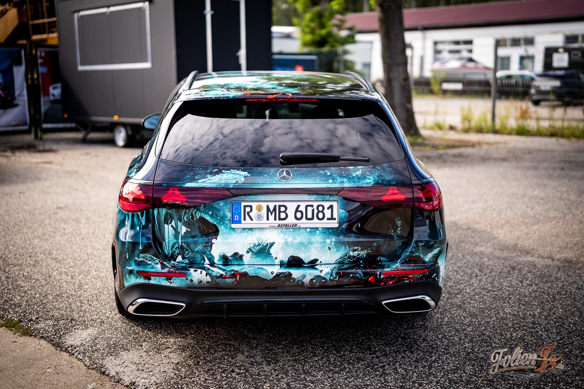 Mercedes E-Klasse im Alien-Design — Bild 5