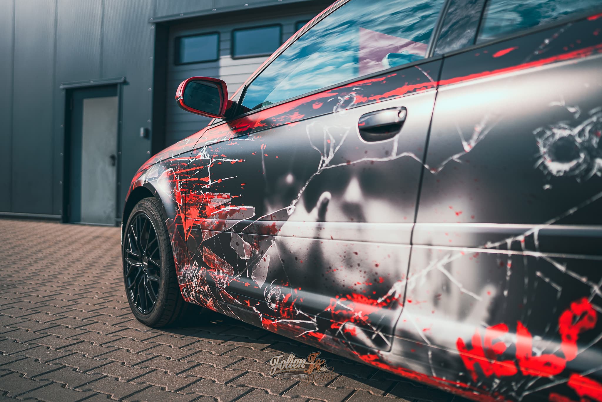 Bloody broken glass Audi — Bild 5