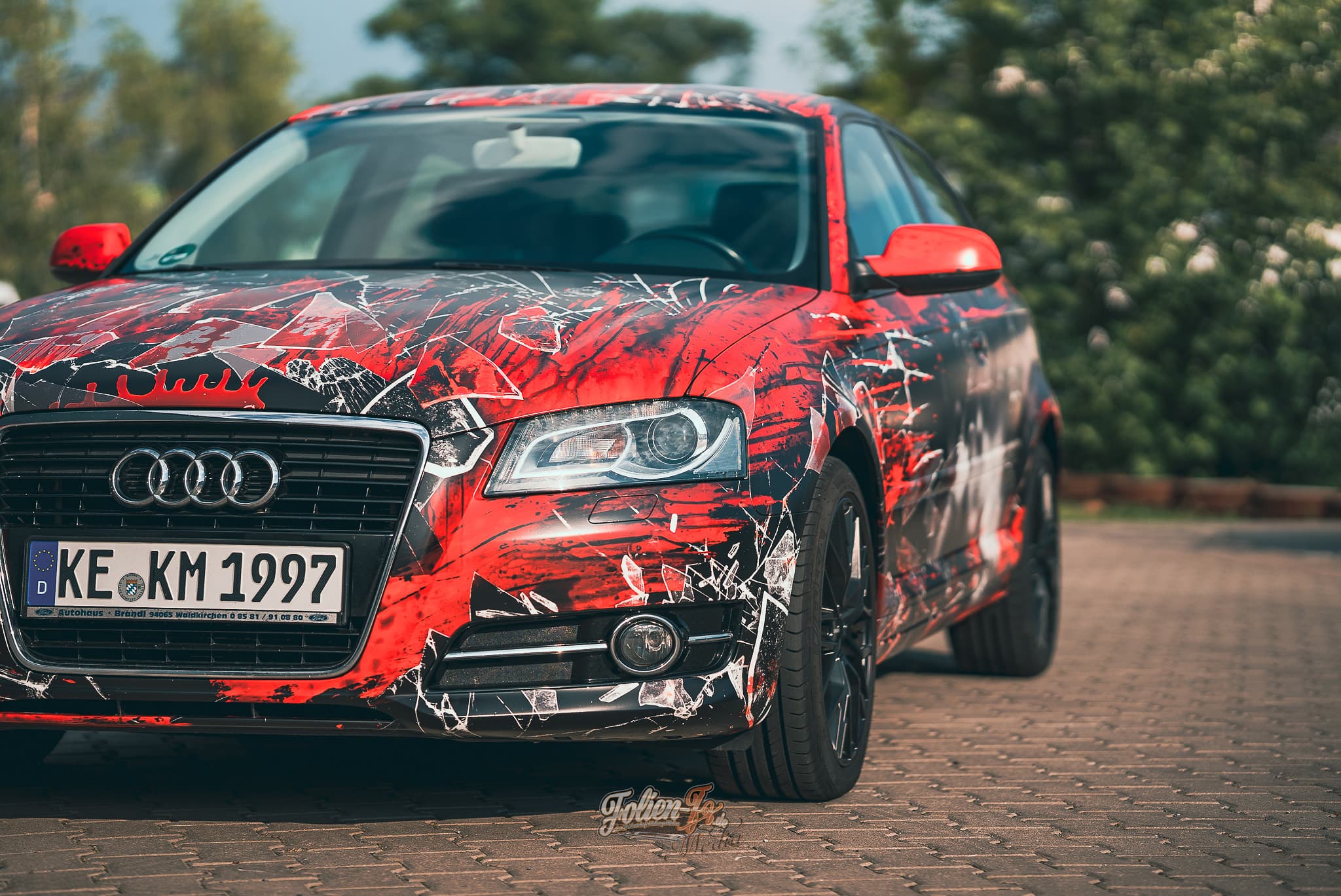 Bloody broken glass Audi — Bild 2