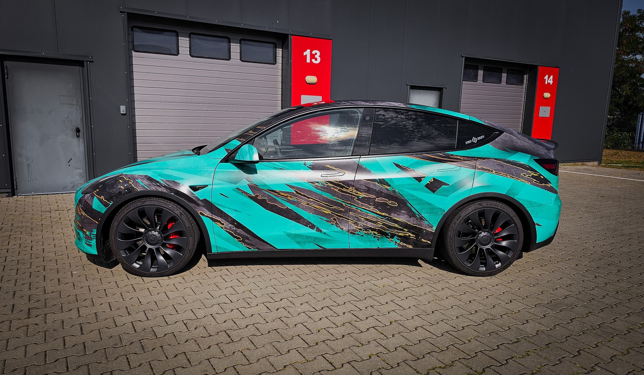 Abstract geometric Tesla — Bild 3