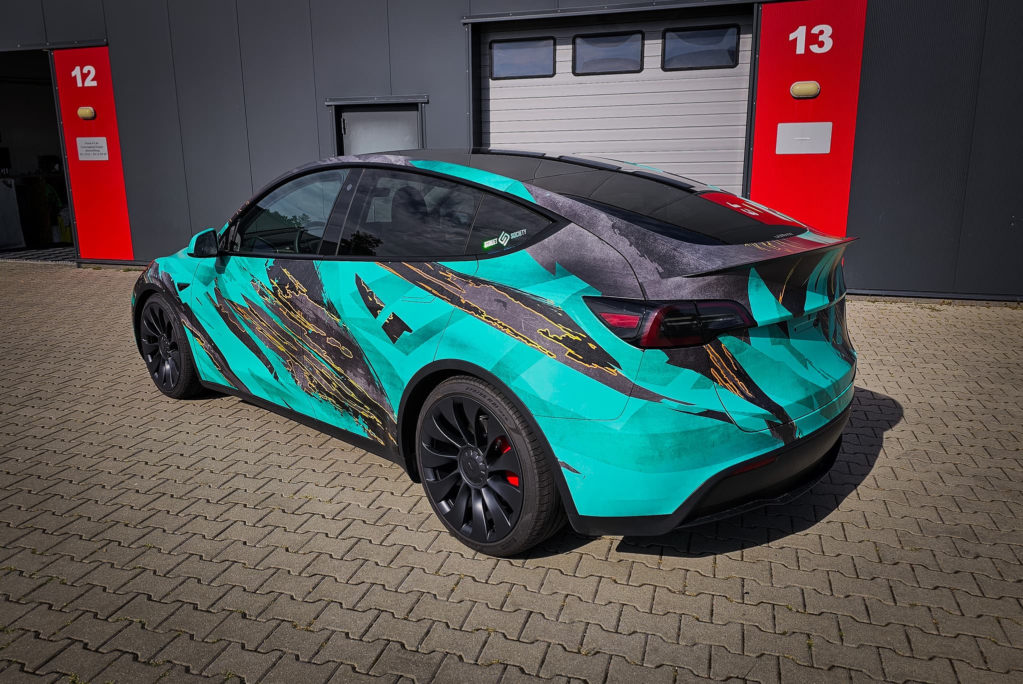 Abstract geometric Tesla — Bild 4