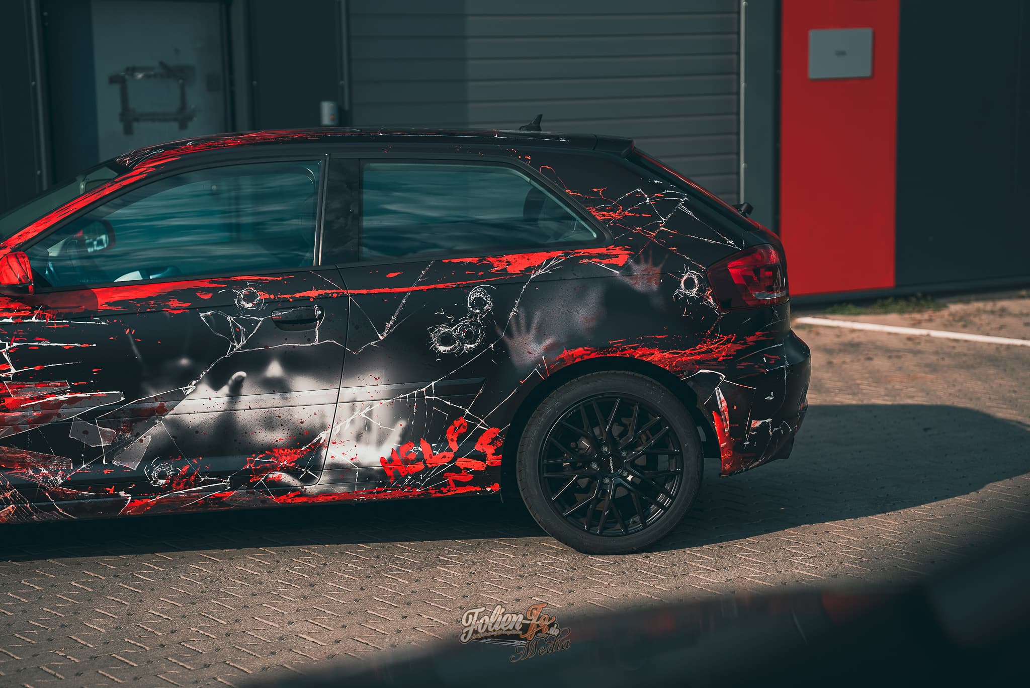 Bloody broken glass Audi — Bild 9