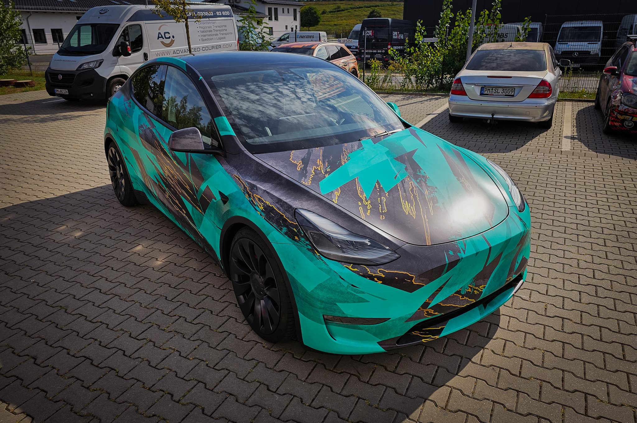 Abstract geometric Tesla — Bild 2